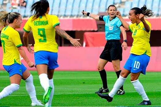 Brasil estreia em Tóquio com goleada sobre a China no futebol feminino