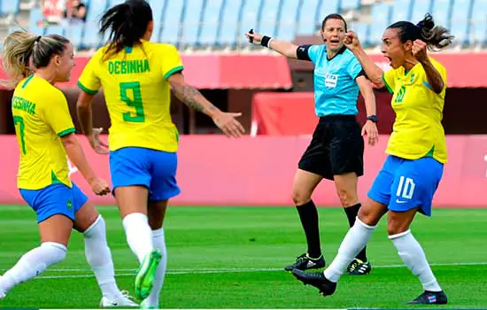 Brasil estreia em Tóquio com goleada sobre a China no futebol feminino