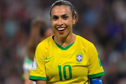 Marta entra em campo no Museu do Futebol