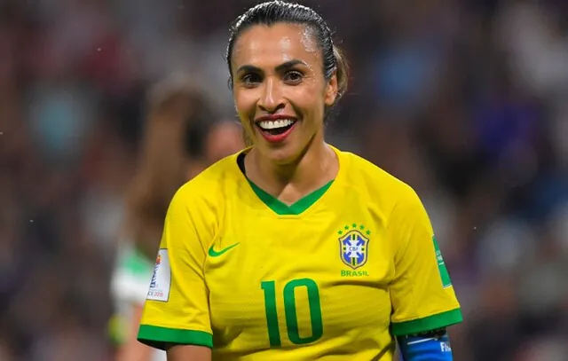 Marta se machuca e é cortada da seleção brasileira