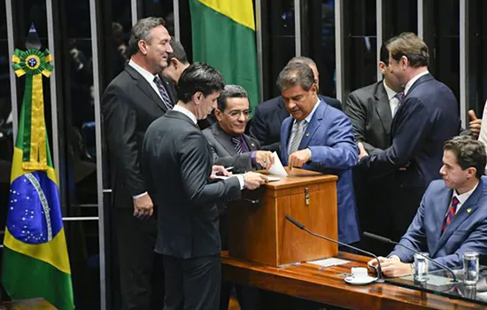 Corregedor enviará esta semana à PF foto de senador suspeito de votar duas vezes