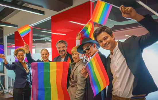 É urgente garantir oportunidades dignas de trabalho para membros da comunidade LGBTQIA+