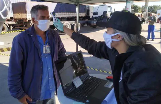 Mercedes-Benz realiza ação para proteger motoristas da Covid-19