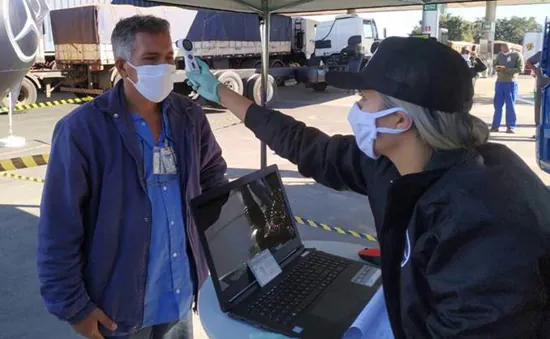 Mercedes-Benz realiza ação para proteger motoristas da Covid-19