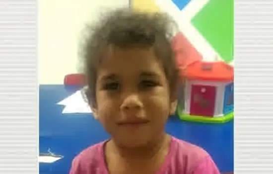 Mãe e padrasto são presos suspeitos de espancar e matar menina de 3 anos