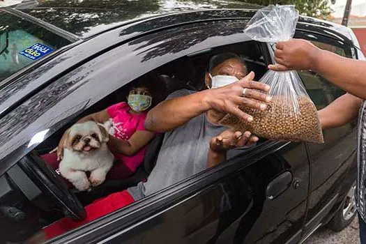 Moeda Pet estreia sistema drive-thru e troca garrafas plásticas por ração nesta quarta