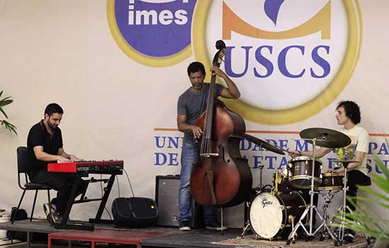 Instrumental USCS apresenta o grupo Motion Jazz Quartet