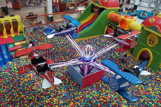 Mar de Bolinhas é diversão garantida no Mauá Plaza