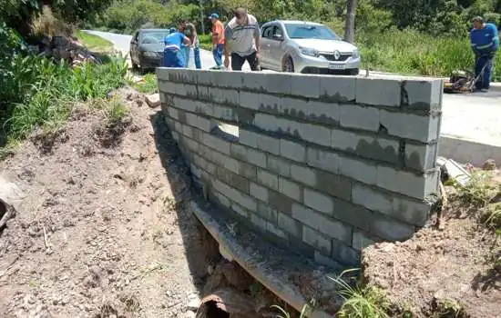 Ribeirão Pires constrói muro de arrimo na Avenida dos Manacás