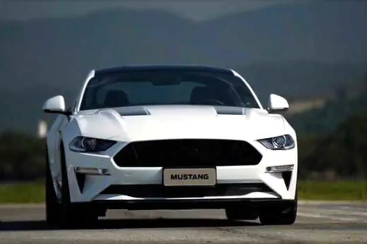 Vídeo mostra a emoção de pilotar o Ford Mustang Black Shadow A 230 Km/h sem poder enxergar