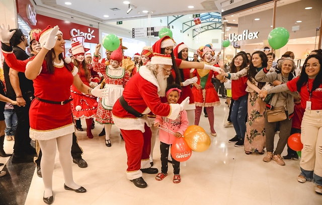 Suzano Shopping amplia horário e recebe apresentação de coral natalino