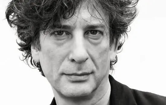 CCXP Worlds anuncia a participação de Neil Gaiman como convidado de honra