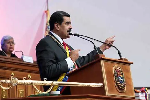 Maduro diz que ‘arrebentará os dentes de Brasil e Colômbia’ em caso de agressão