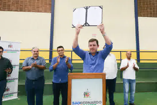 Orlando Morando autoriza regularização fundiária de 306 imóveis do Grande Alvarenga