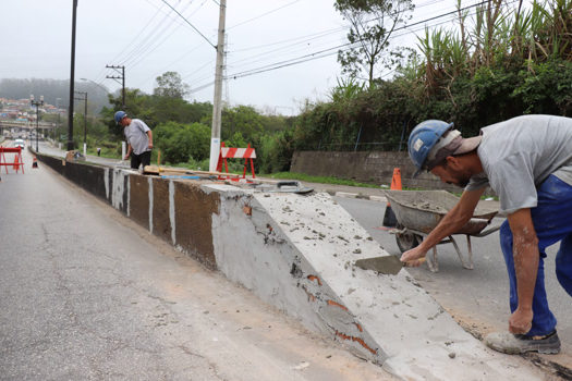 Ribeirão Pires realiza manutenção na Av. Humberto de Campos