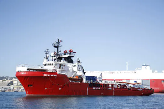 Ocean Viking é impedido de retomar salvamentos