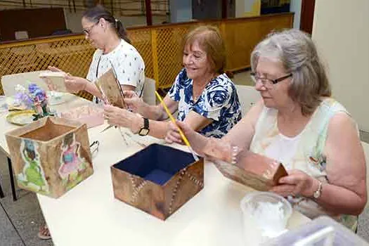 Recicláveis viram “matéria-prima” em oficina de artesanato do CRI