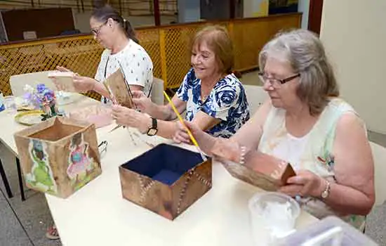 Recicláveis viram “matéria-prima” em oficina de artesanato do CRI