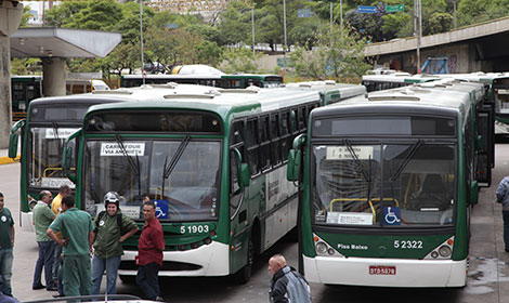 Paralisação de ônibus afeta 1 milhão em SP