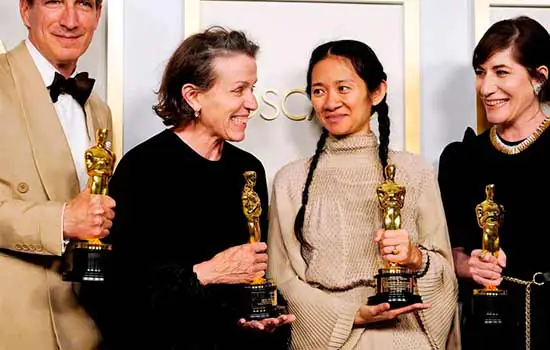 Oscar 2021: Cerimônia histórica premia a chinesa Chloé Zhao