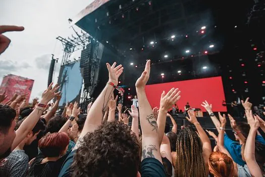 Lollapalooza Brasil inicia o envio de pulseiras e libera a retirada presencial em SP