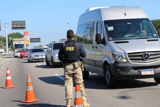 PRF orienta motoristas na volta para casa após o Carnaval