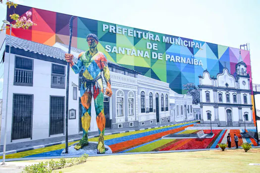 Kobra pinta mural contando a história de Santana de Parnaíba_x000D_