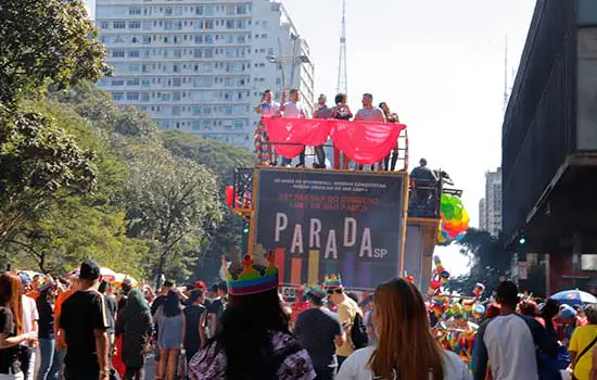 Parada do Orgulho LGBT de São Paulo de 2019 ecoa: ‘Resistência’