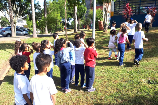 Projeto Passarinhar: crianças observam e catalogam passarinhos no CEU Aricanduva