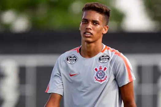 Pedrinho diz que Corinthians tenta jogar mais bonito e minimiza cobranças