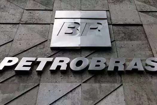 Petrobras realiza doação de gás de cozinha e cestas básicas