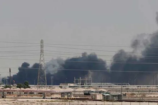 Arábia Saudita apresenta destroços de drones e mísseis que ligariam Irã a ataques