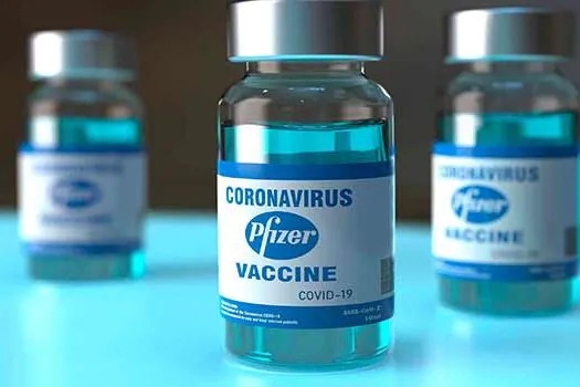 Poder Econômico: EUA negocia com a Pfizer aumento do fornecimento da Vacina