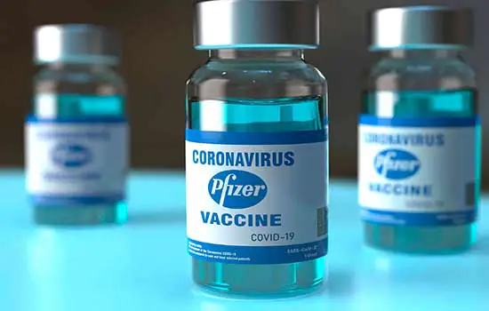 Poder Econômico: EUA negocia com a Pfizer aumento do fornecimento da Vacina