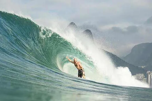 Bicampeões mundiais, Phil Rajzman e Gabriel Medina se enfrentam no Paúba Super Tubos