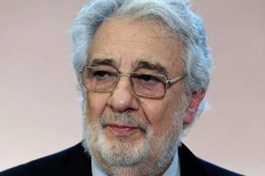 Plácido Domingo pede perdão às mulheres que o acusam de assédio sexual