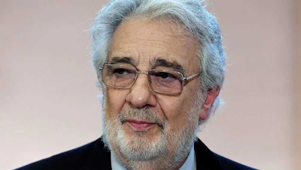 Plácido Domingo pede perdão às mulheres que o acusam de assédio sexual