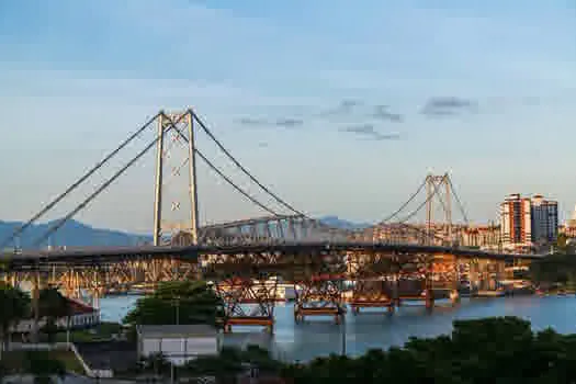 Ponte Hercílio Luz, em Florianópolis, é reaberta após 28 anos