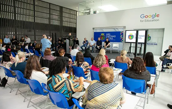 Auricchio entrega Projeto de Lei do Plano de Carreira do Magistério de São Caetano