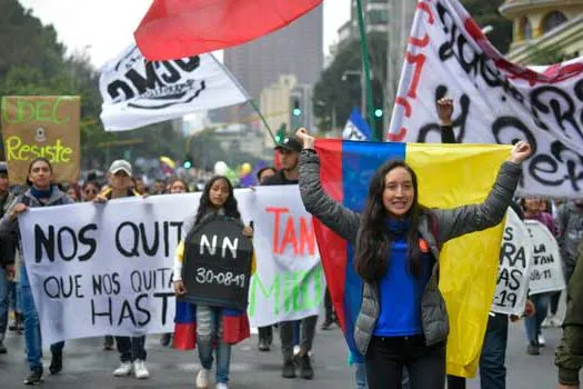 Greve e protestos paralisam transporte em Bogotá e Medellín