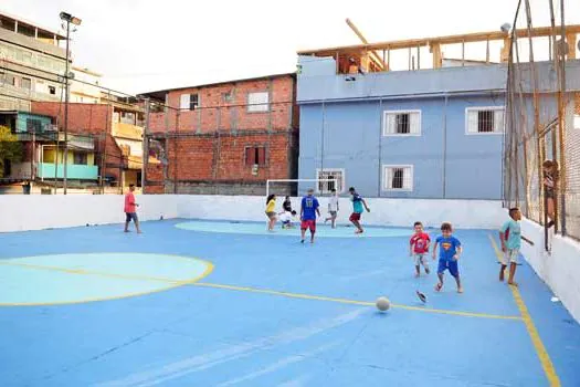 Ação Mãos à Obra revitaliza quadras em Diadema