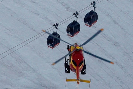 Turistas são resgatados de um teleférico nos Alpes franceses