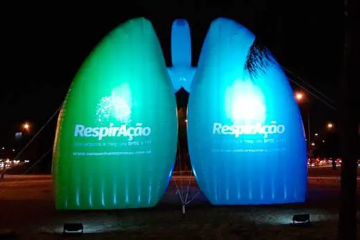 Campanha ilumina pulmão gigante no Parque Ibirapuera em alerta para doenças respiratórias