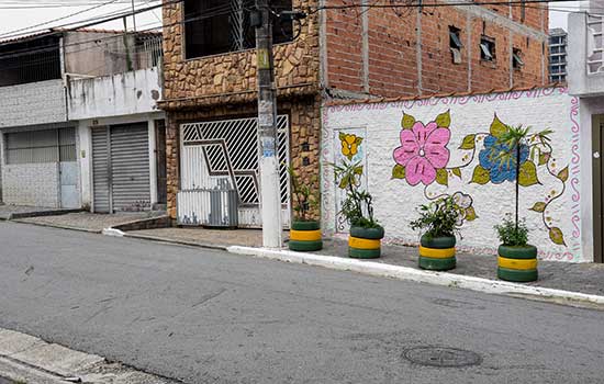 Diadema utiliza pneus para transformar visual dos bairros