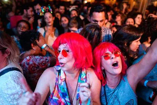 Blocos de São Paulo fazem maratona de desfiles