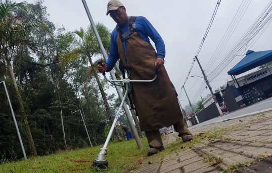 Ações de zeladoria são reforçadas com a chegada de novas roçadeiras