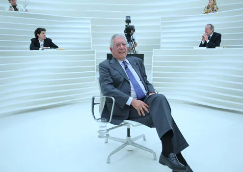 Programa Roda Viva da TV Cultura entrevista Mario Vargas Llosa