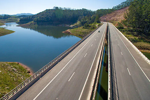 Rodovia dos Tamoios é liberada após 28 horas de interdição causada por chuvas