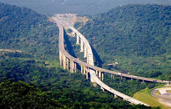 Ecovias programa obras e serviços no Sistema Anchieta-Imigrantes