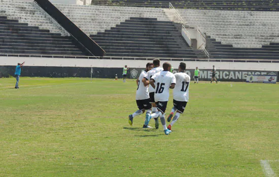 Com gol no último minuto